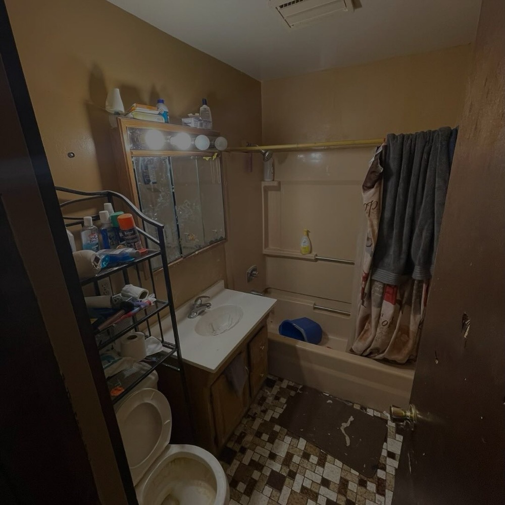 Bathroom before remodeling